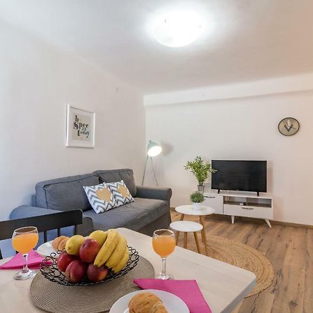 רוביני Central New Apartment Nonna Mara מראה חיצוני תמונה