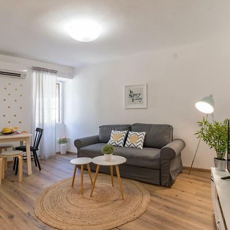 רוביני Central New Apartment Nonna Mara מראה חיצוני תמונה